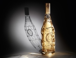 Эксклюзивный дизайн бутылки для шампанского Cuvee Cristal 2002 года