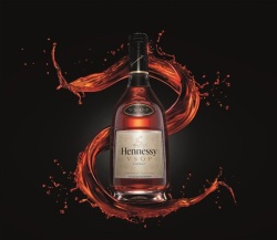 Новая упаковка для Hennessey V.S.O.P. от Криса Бэнгла