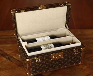 Эксклюзивный футляр Louis Vuitton для перевозки дорогого вина