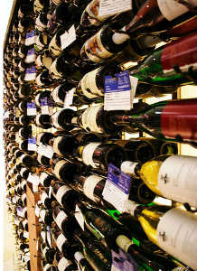 Ритейлеры снижают цены на дорогие вина