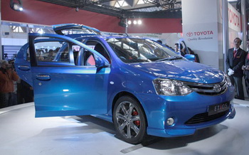 Концепт Toyota Etios на AutoExpo 2010: золотой выбор для самой большой страны в мире