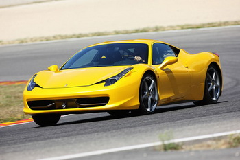 Первая в США Ferrari 458 была продана на благотворительном аукционе