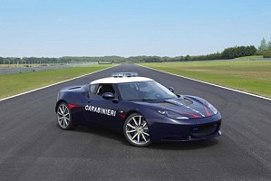 Два Lotus Evora S для итальянских карабинеров