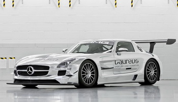 Роскошный гоночный автомобиль Mercedes-Benz SLS AMG GT3