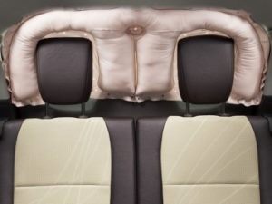Новинка от Toyota: система безопасности для заднего окна