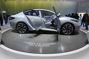 Компания Renault представила в Индии свой новый дорогой седан
