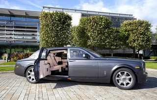 Rolls-Royce представит пять эксклюзивных моделей на автосалоне в Париже