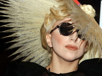 Леди Гага стала креативным директором компании Polaroid