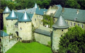 Замок Corroy-le-Château