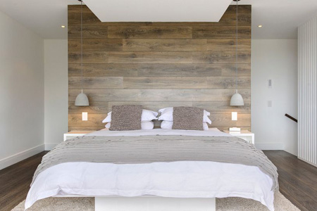 деревянные поверхности в спальне