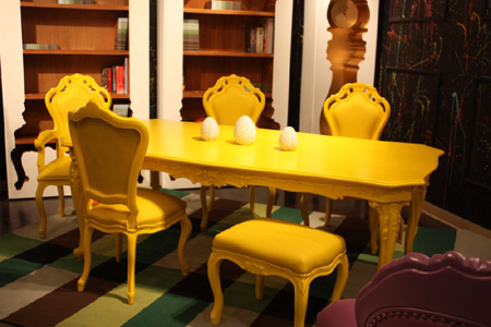 желтый цвет в дизайне гостиной