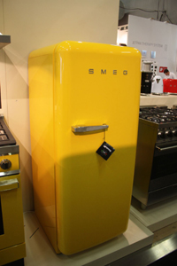 желтый холодильник