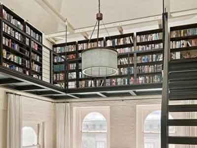 домашняя библиотека под потолком