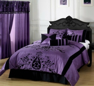 спальная комната в бело-фиолетовых цветах