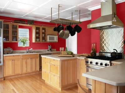 красные стены на кухне