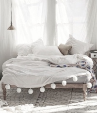белый цвет спальной комнаты
