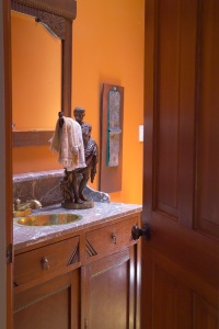 оранжевый цвет в ванной