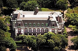 Замок Belcourt выставлен на продажу по сниженной цене