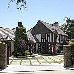 Брайан Остин Грин выставил на продажу особняк на Голливудских холмах