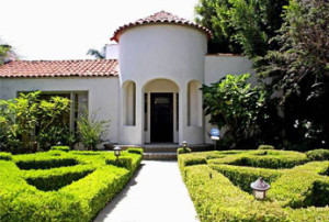 Элайджа Вуд продает дом в Санта-Монике
