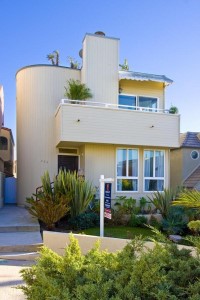 Тони Гонсалес продает дом в Калифорнии