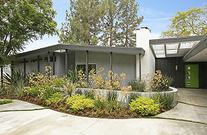 Майли Сайрус купила еще один дом в Калифорнии