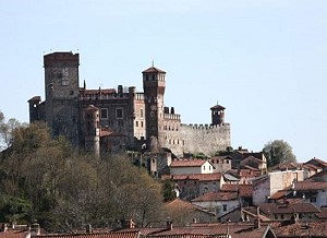 Потрясающий средневековый замок выставлен на продажу