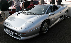 Jaguar XJ220