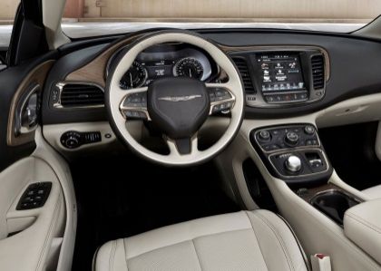 Chrysler 200 2015 года
